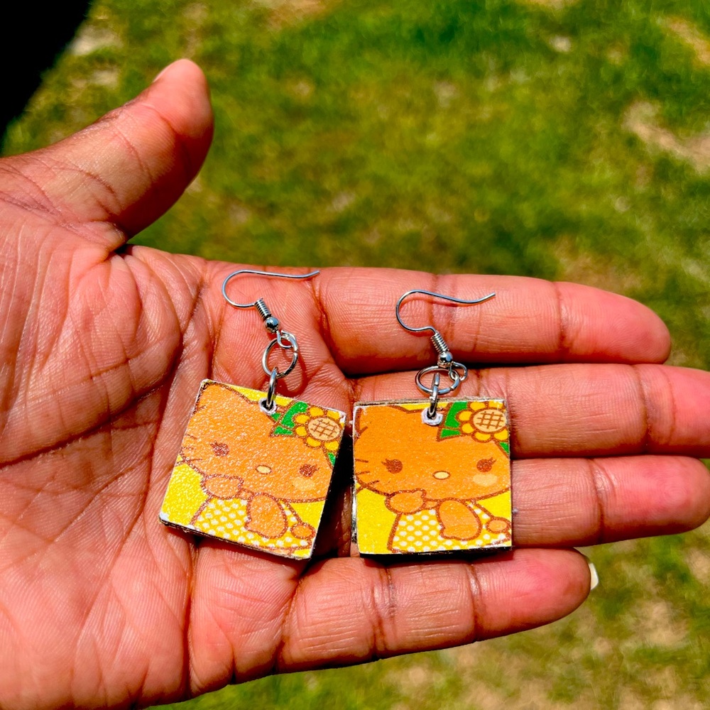 Hello Kitty Sunflower Inspo Earrings